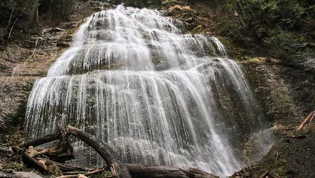 The Best Times and Seasons to Visit Bridal Falls