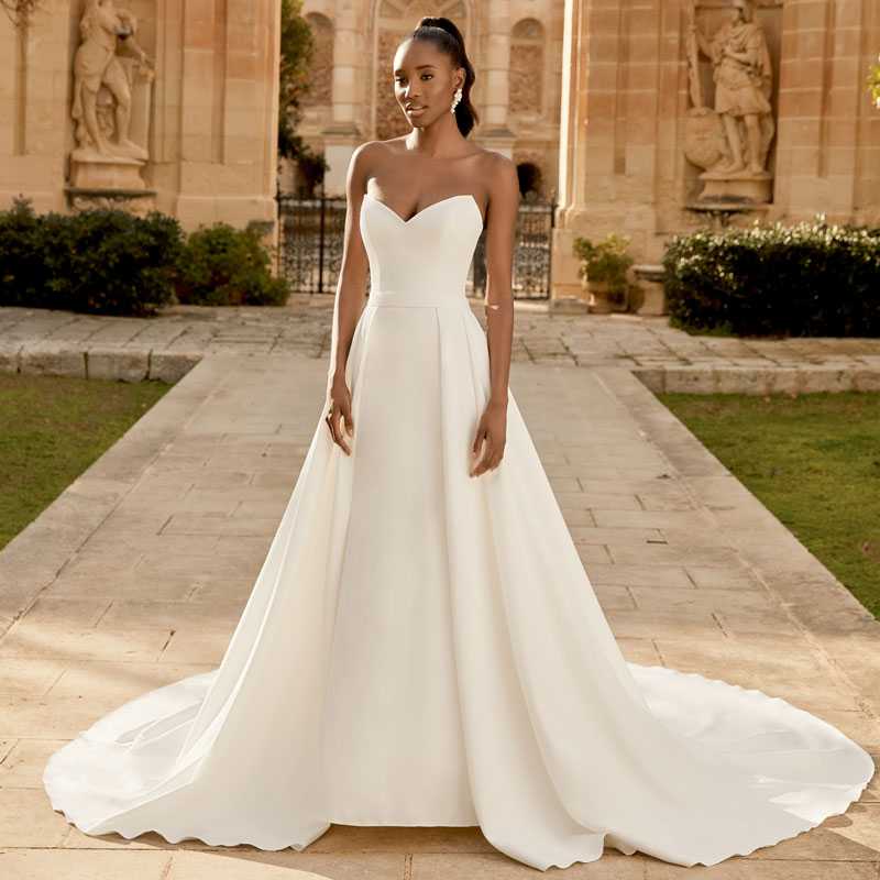 Exploring ​the ‍Signature Styles of ​Bridal by Lori Collections